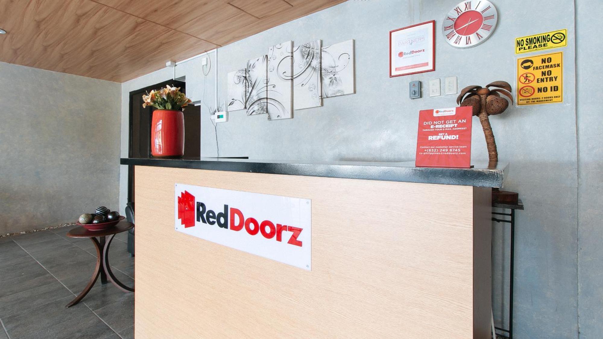 Готель Reddoorz Near Christ The King Medical Center Лас-Піньяс Екстер'єр фото